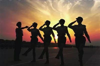 女兵應(yīng)征報(bào)名開始 鏗鏹玫瑰一起來參軍報(bào)國