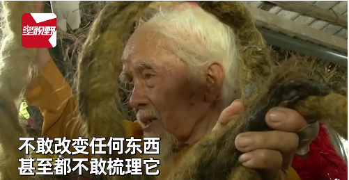 越南92歲大爺80年未剪頭發(fā) ?目前老人的頭發(fā)長(zhǎng)度約為4.57米?

